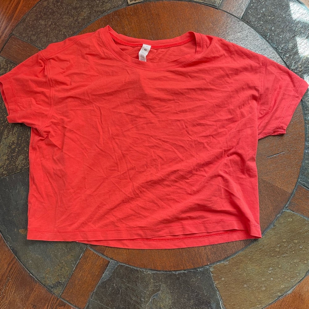 Lulu lemon crop tee
